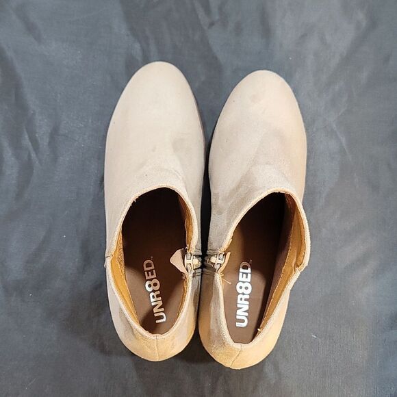 UNR8ED SIDE ZIPPER +ROUND TOE ANKLE BOOTIE - Picture 8 of 15